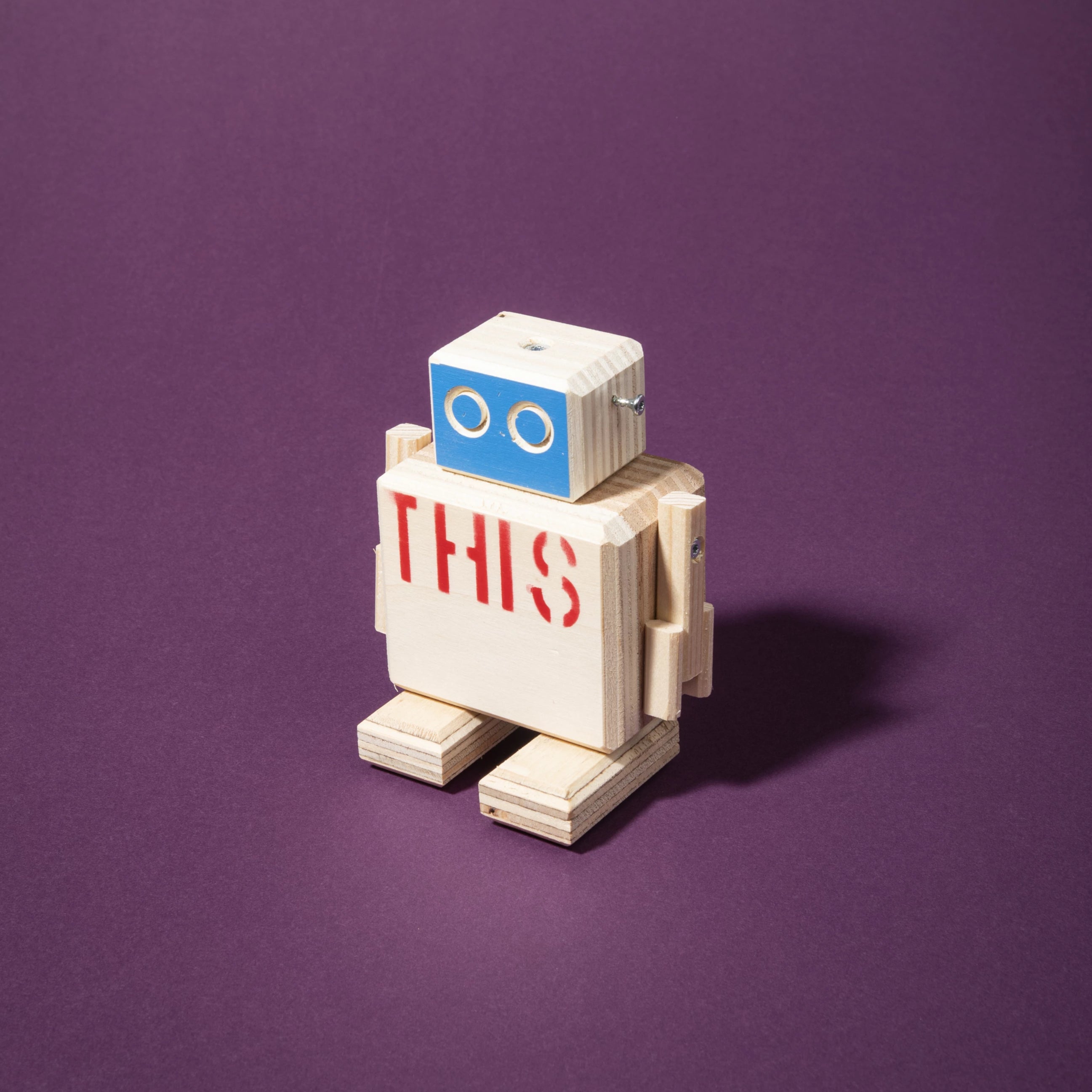 Rijkswachters Robot Wooden Figurine 5 inches tall