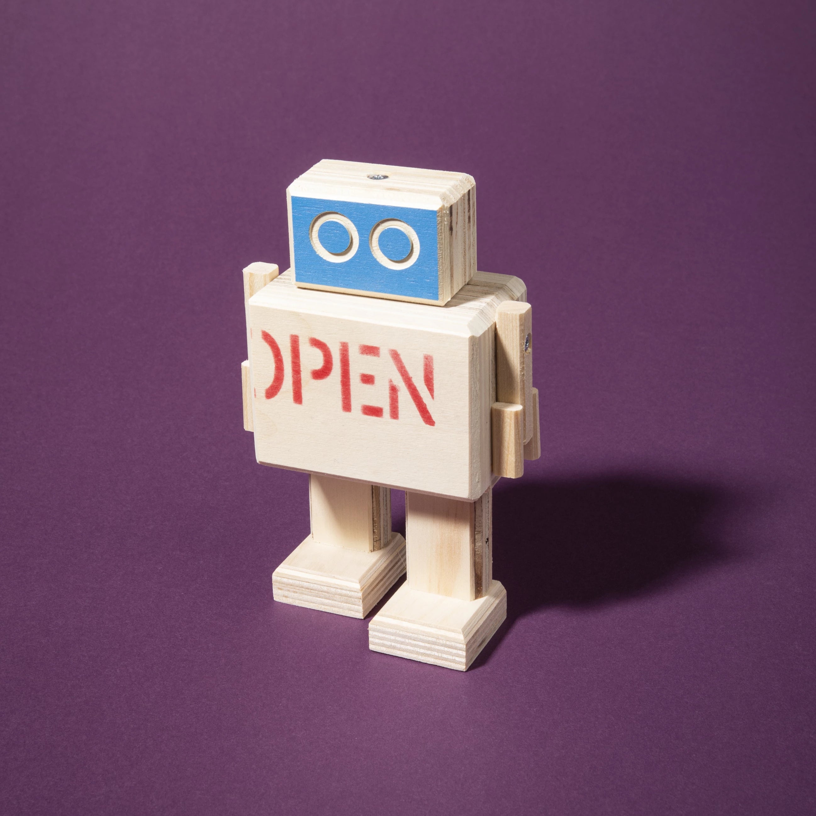 Rijkswachters Robot Wooden Figurine 7 inches tall