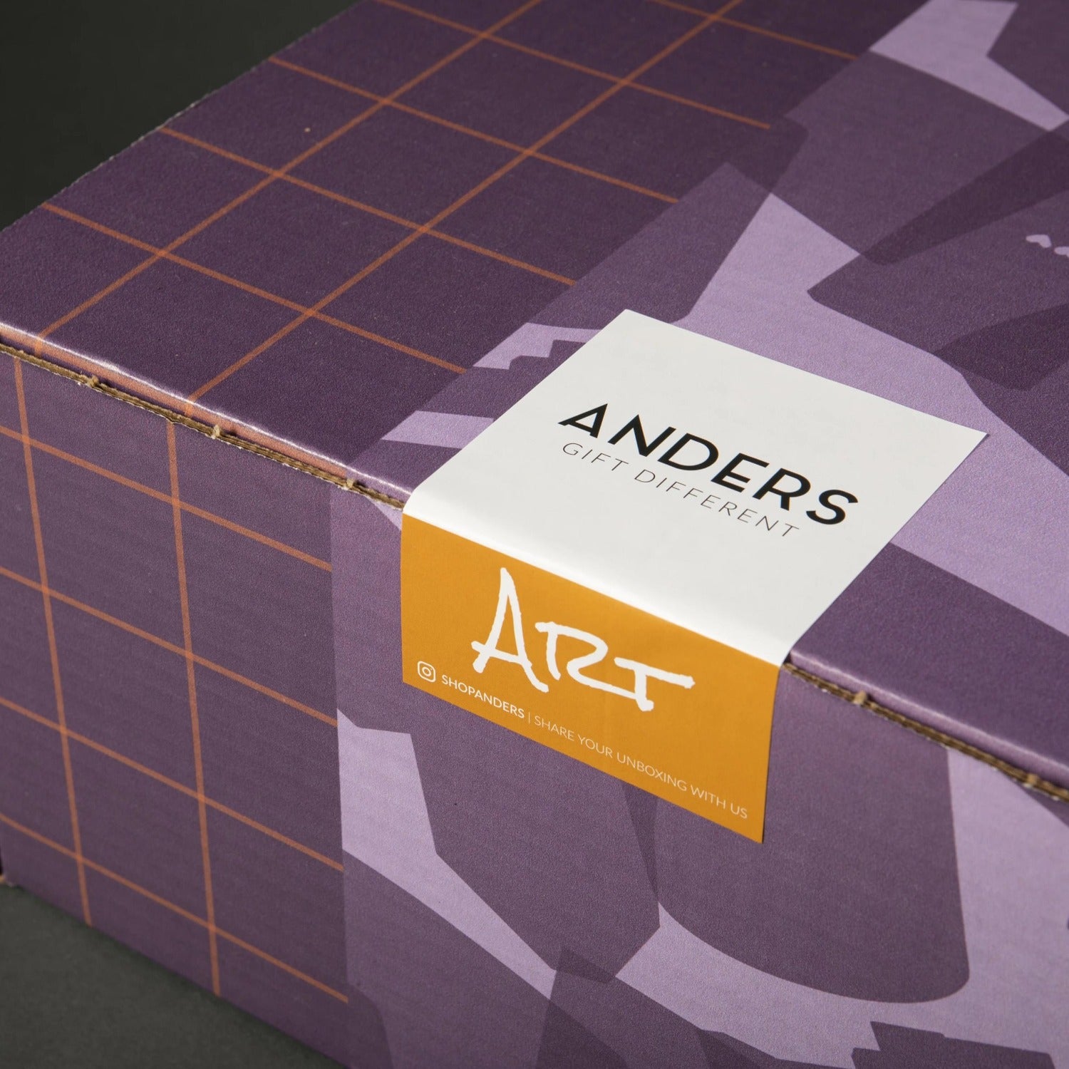 Anders Gift Box Art Closed