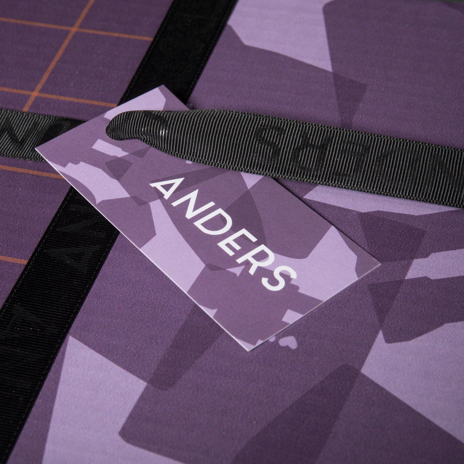 Personalized Gift Tag on Anders Gift Box Art